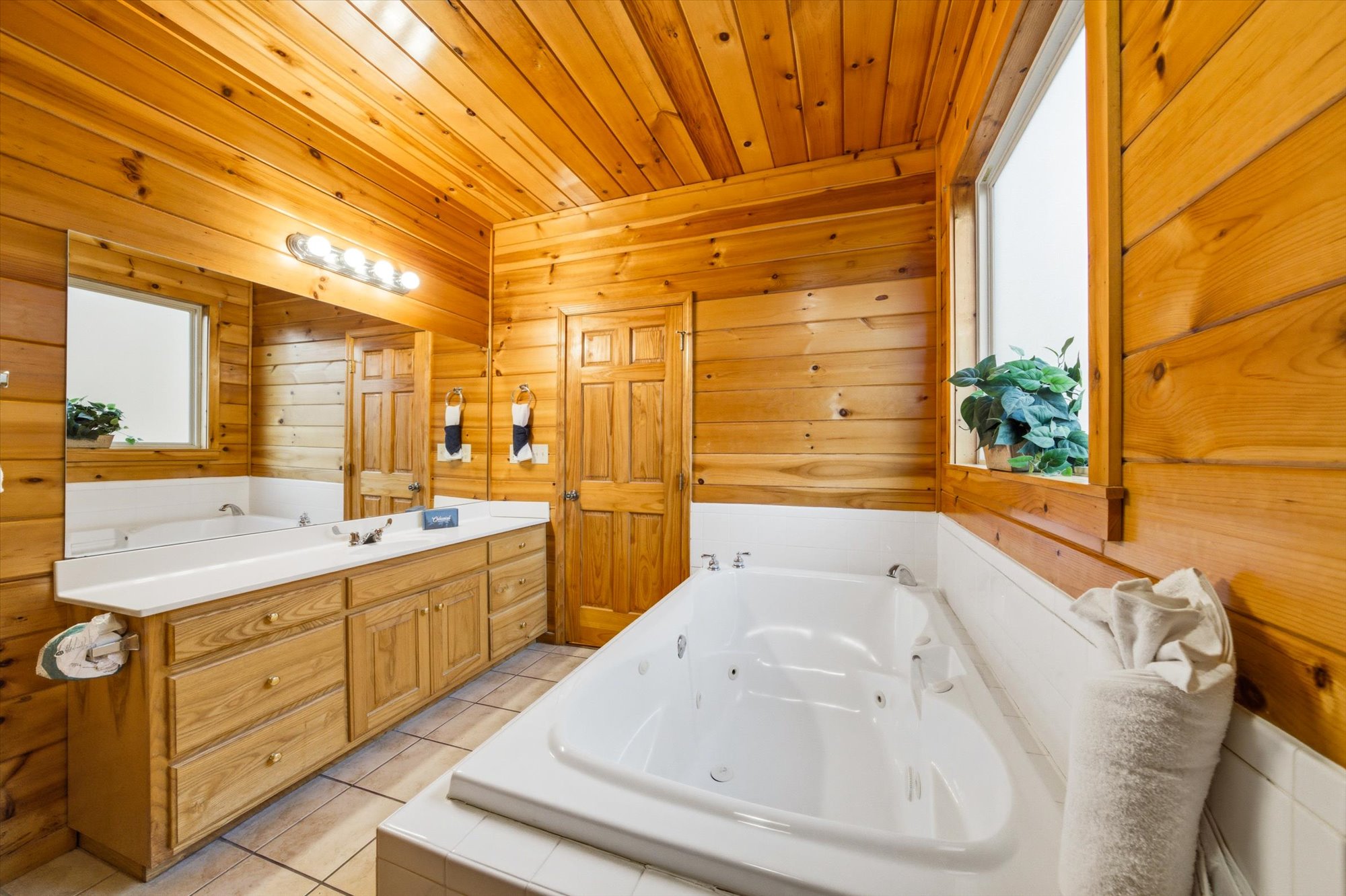 Sevierville, Tennessee, 37876-3406, United States, 3 Bedrooms Bedrooms, ,5 BathroomsBathrooms,Residential,For Sale,2048789