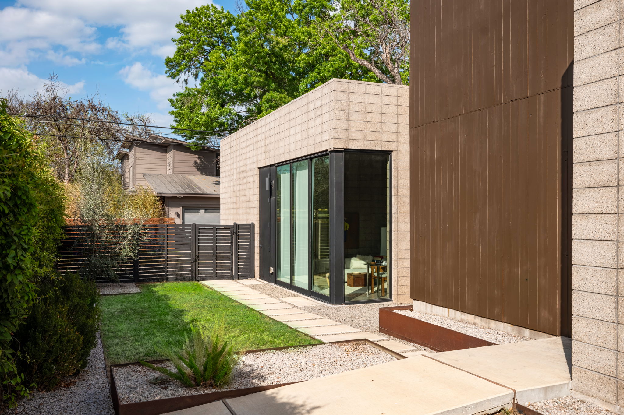  E. 2nd Sancuarty - 物件實景