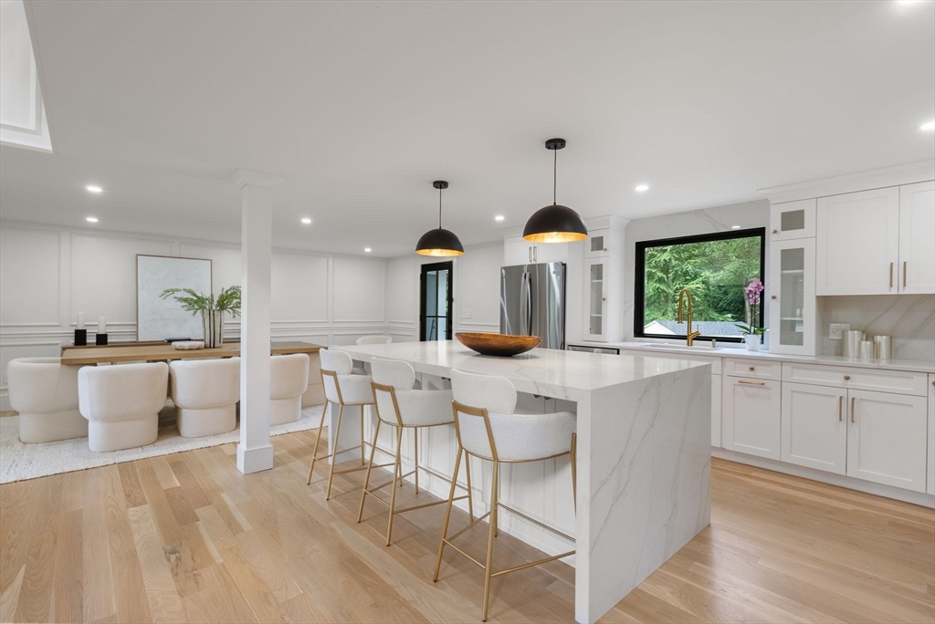 Hopkinton, Massachusetts, 01748, United States, 5 Bedrooms Bedrooms, ,4 BathroomsBathrooms,Residential,For Sale,1947956