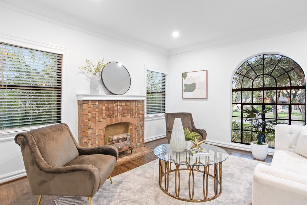 Dallas, Texas, 75203, United States, 2 Bedrooms Bedrooms, ,2 BathroomsBathrooms,Residential,For Sale,1993579