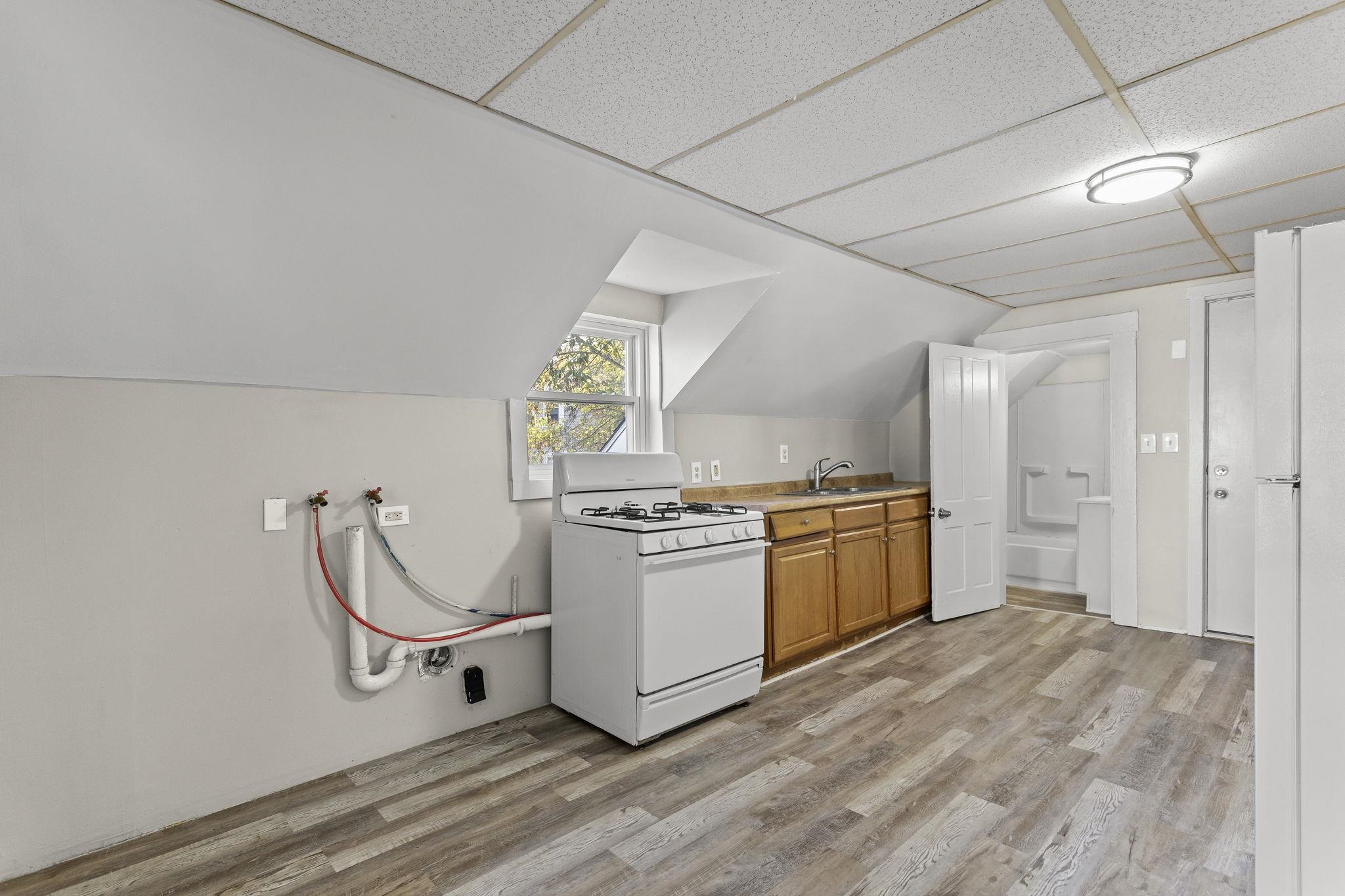 Manchester, New Hampshire, 03103, United States, ,Residential,For Sale,1981935