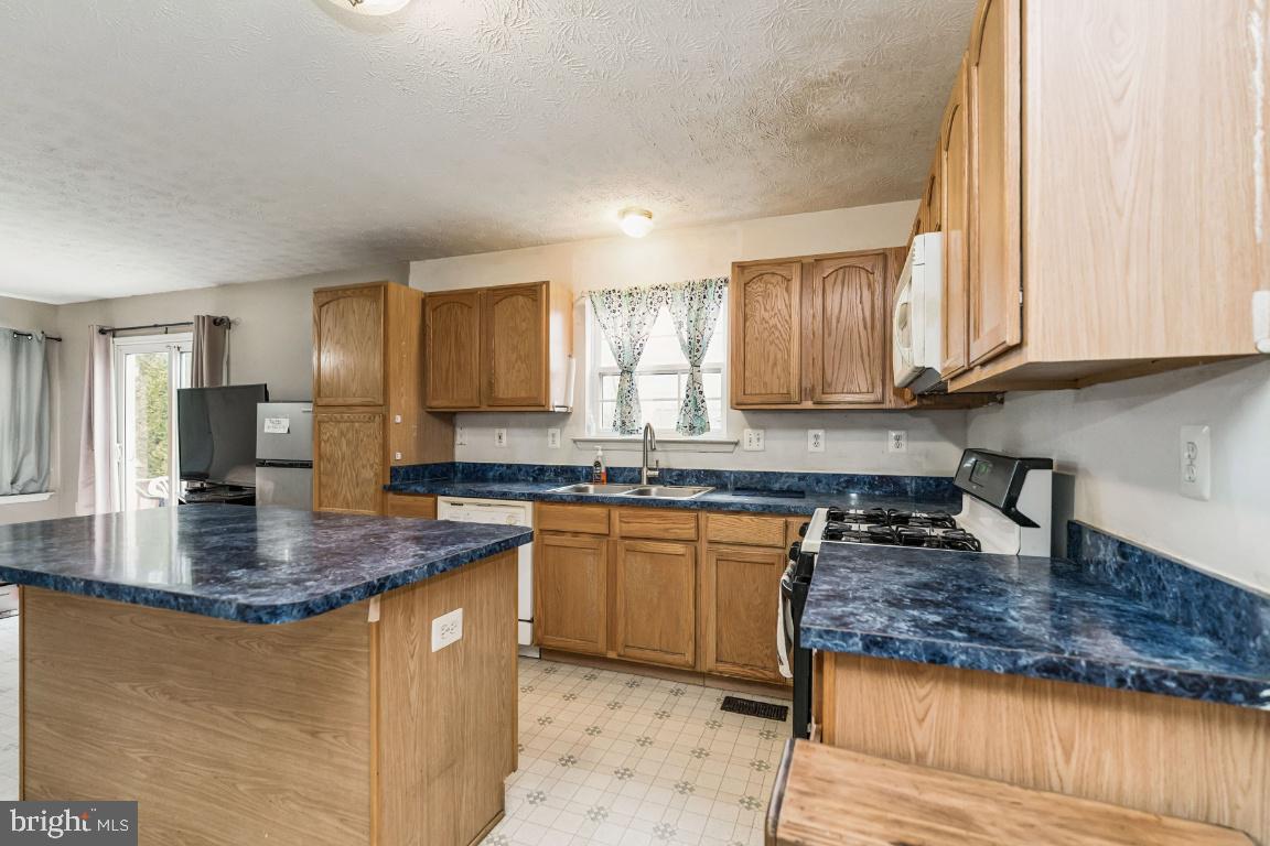 Waldorf, Maryland, 20601, United States, 6 Bedrooms Bedrooms, ,4 BathroomsBathrooms,Residential,For Sale,2005305