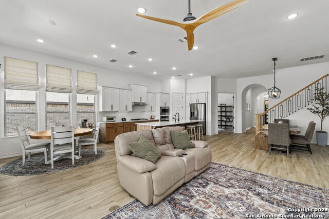 San Antonio, Texas, 78253, United States, 5 Bedrooms Bedrooms, ,4 BathroomsBathrooms,Residential,For Sale,1857889