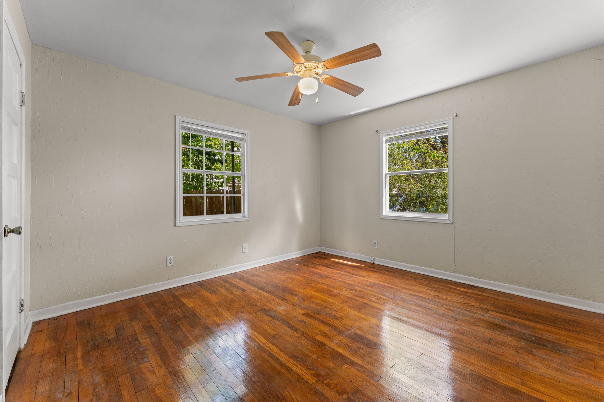  Charming Home, Near Downtown  On a Large Lot, Mature Trees, & No Rear Neighbors - 物件實景