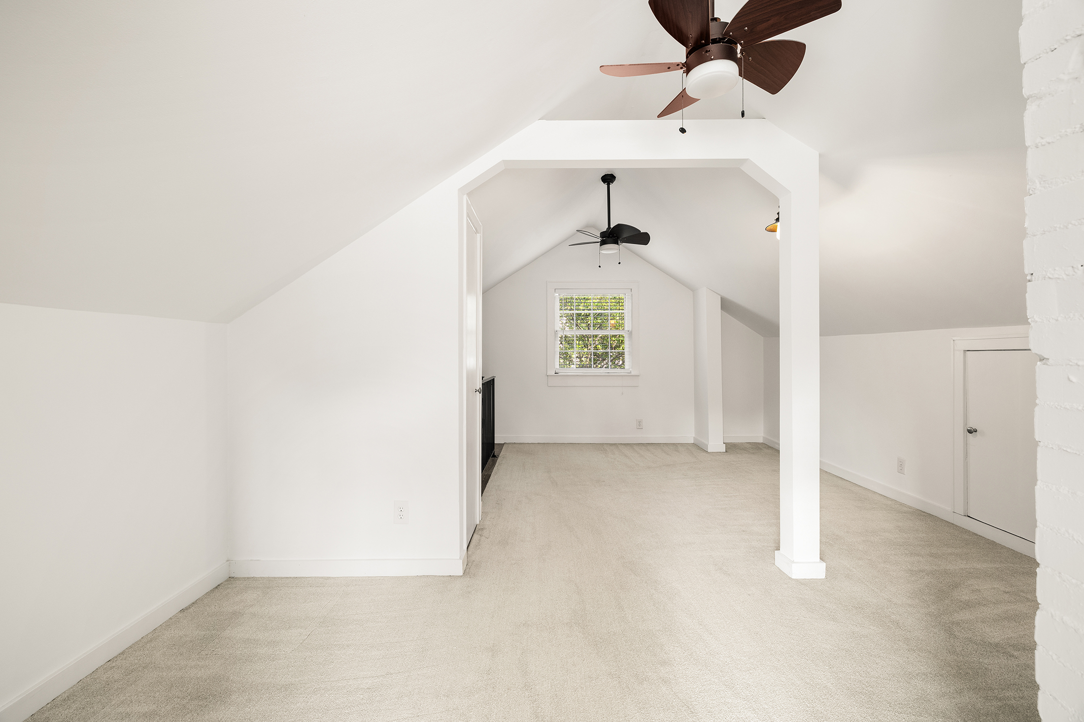  Charming Bungalow in the Heart of Sought-after Brookwood - 物件實景