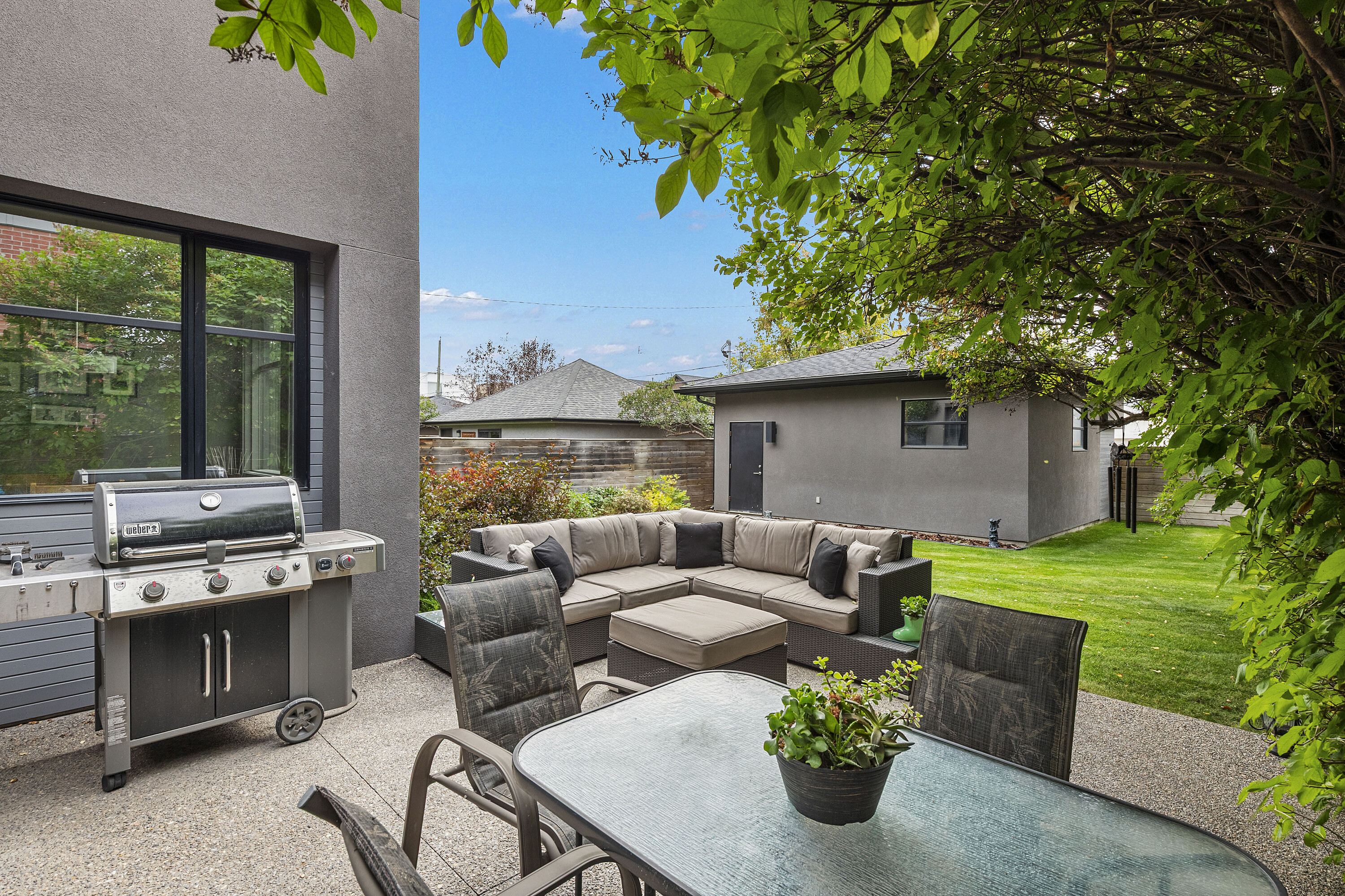  West Hillhurst on Large Lot - 物件實景