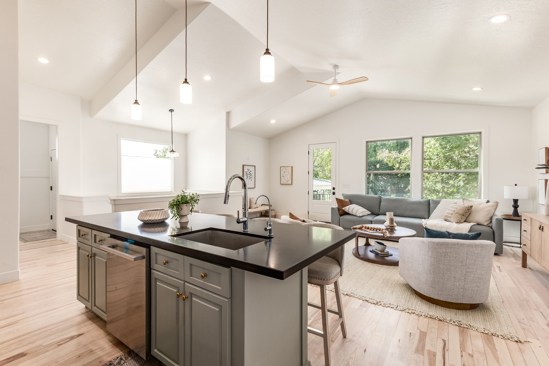  Timeless Charm in the Heart of East Millcreek - 物件實景