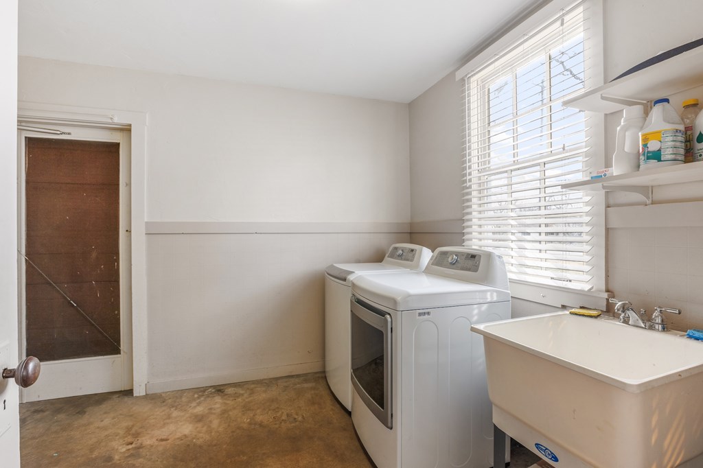 Fredericksburg, Texas, 78624, United States, 4 Bedrooms Bedrooms, ,4 BathroomsBathrooms,Residential,For Sale,2025844