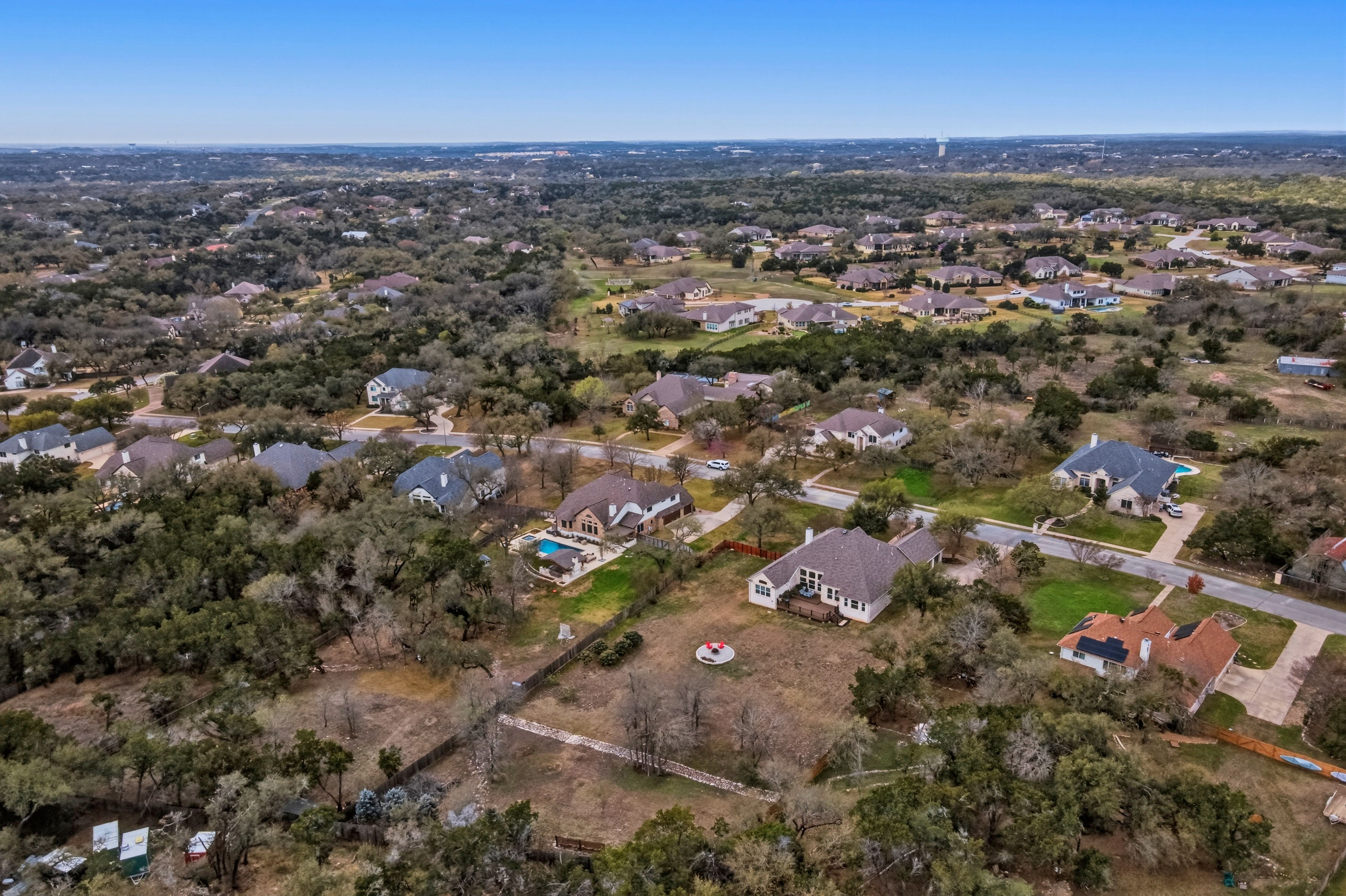  Single-Story Retreat on One Acre with Close Proximity to Private Schools - 物件實景