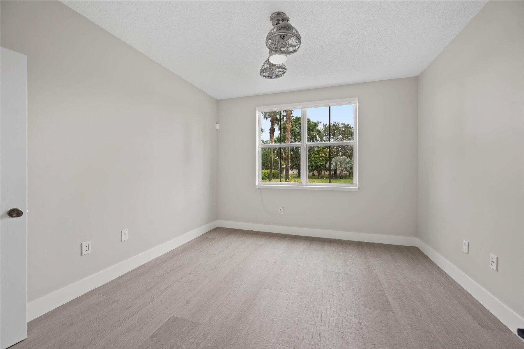  2020 Greenview Shores Boulevard #102 - 物件實景