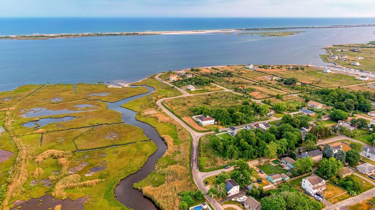 Mastic Beach, New York, 11951, United States, 4 Bedrooms Bedrooms, ,4 BathroomsBathrooms,Residential,For Sale,1975378
