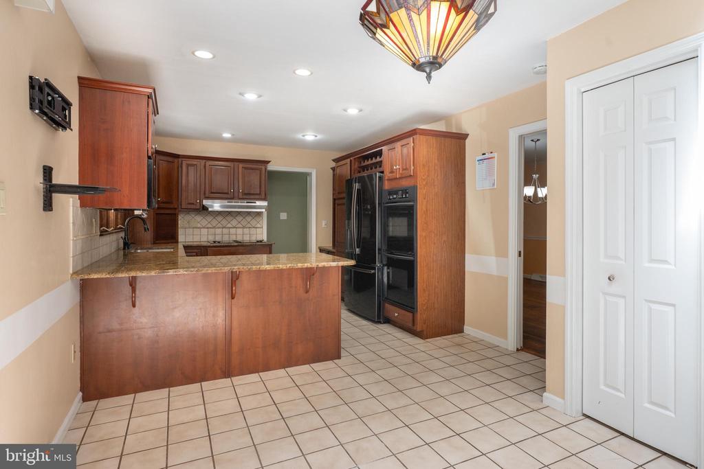 Reading, Pennsylvania, 19607, United States, 4 Bedrooms Bedrooms, ,4 BathroomsBathrooms,Residential,For Sale,1951295