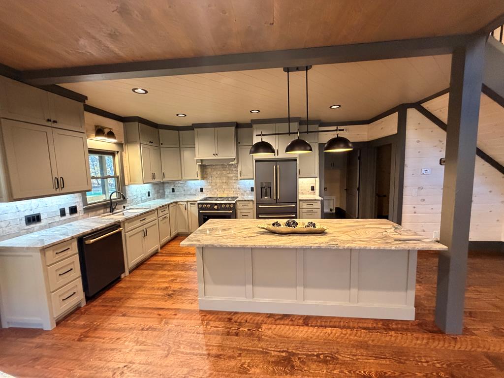 Mineral Bluff, Georgia, 30559, United States, 4 Bedrooms Bedrooms, ,5 BathroomsBathrooms,Residential,For Sale,1986837