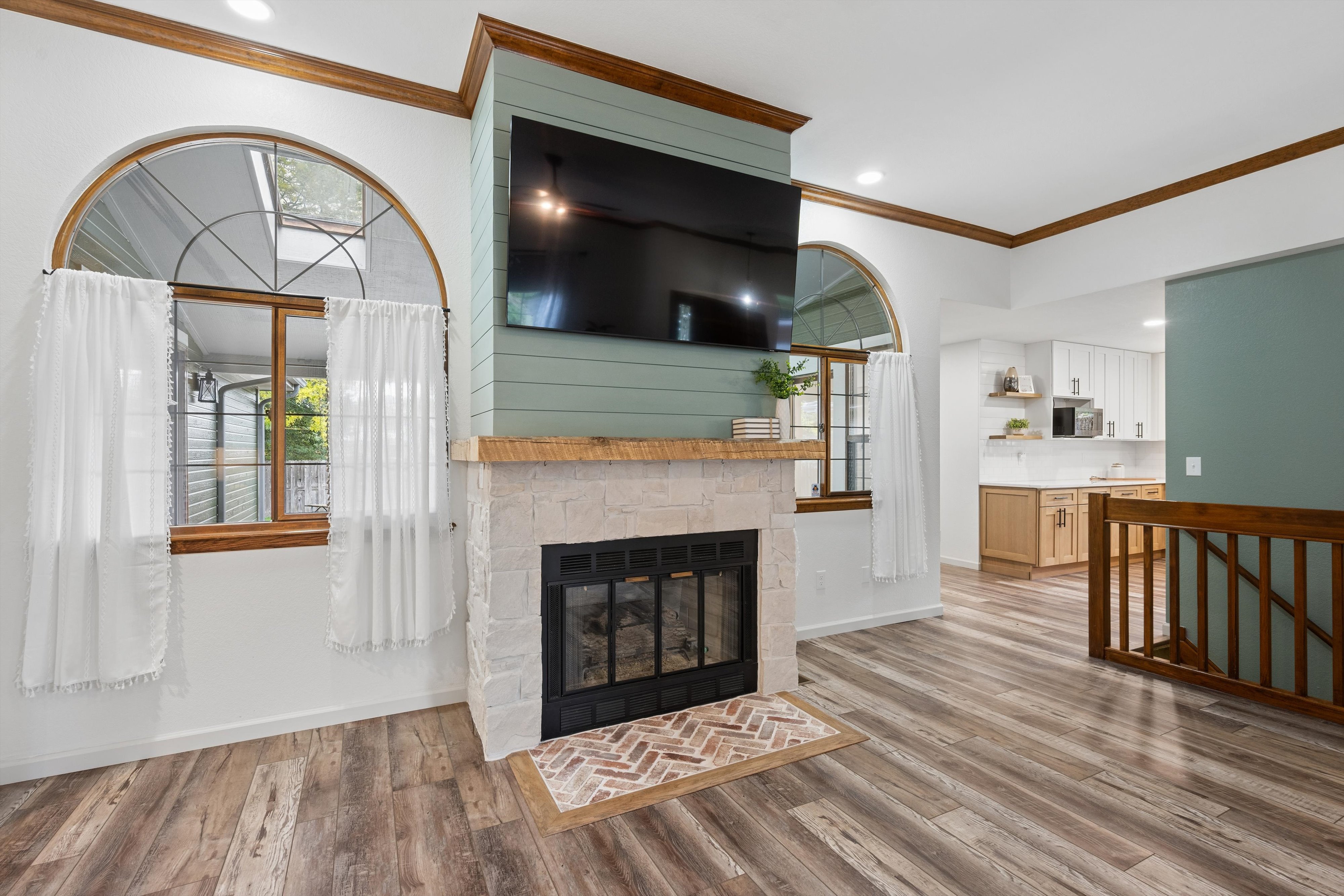  Thoughtfully Updated and Beautifully Maintained Ranch-Style Residence - 物件實景