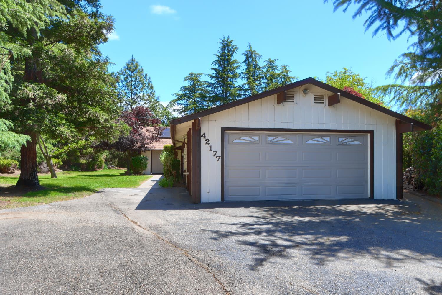Ahwahnee, California, 93601, United States, 3 Bedrooms Bedrooms, ,2 BathroomsBathrooms,Residential,For Sale,1915922