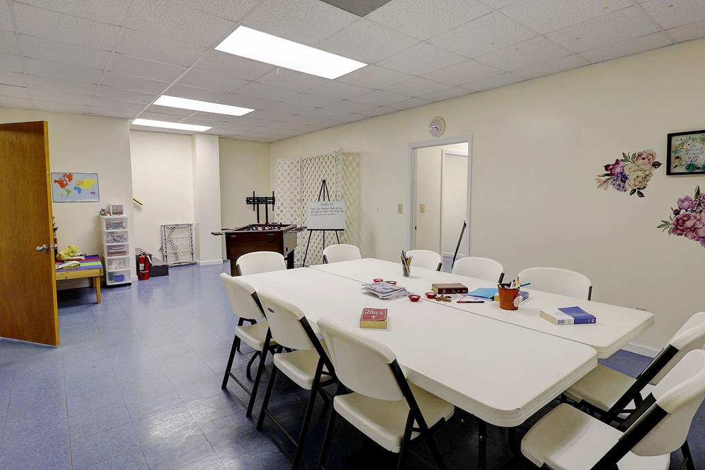 Headland, Alabama, 36345, United States, 5 Bedrooms Bedrooms, ,2 BathroomsBathrooms,Residential,For Sale,1991013