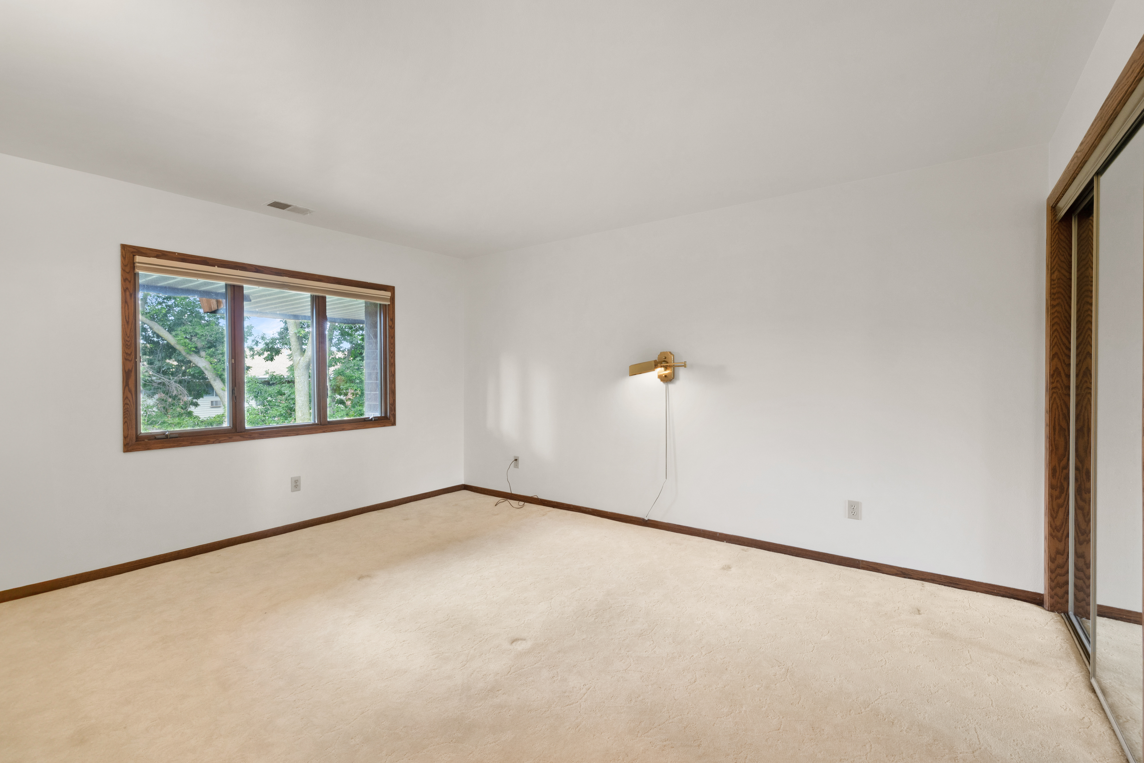  Hidden Urban Oasis: Two-Bedroom Condo with Pool & 2 Parking Spaces - 物件實景