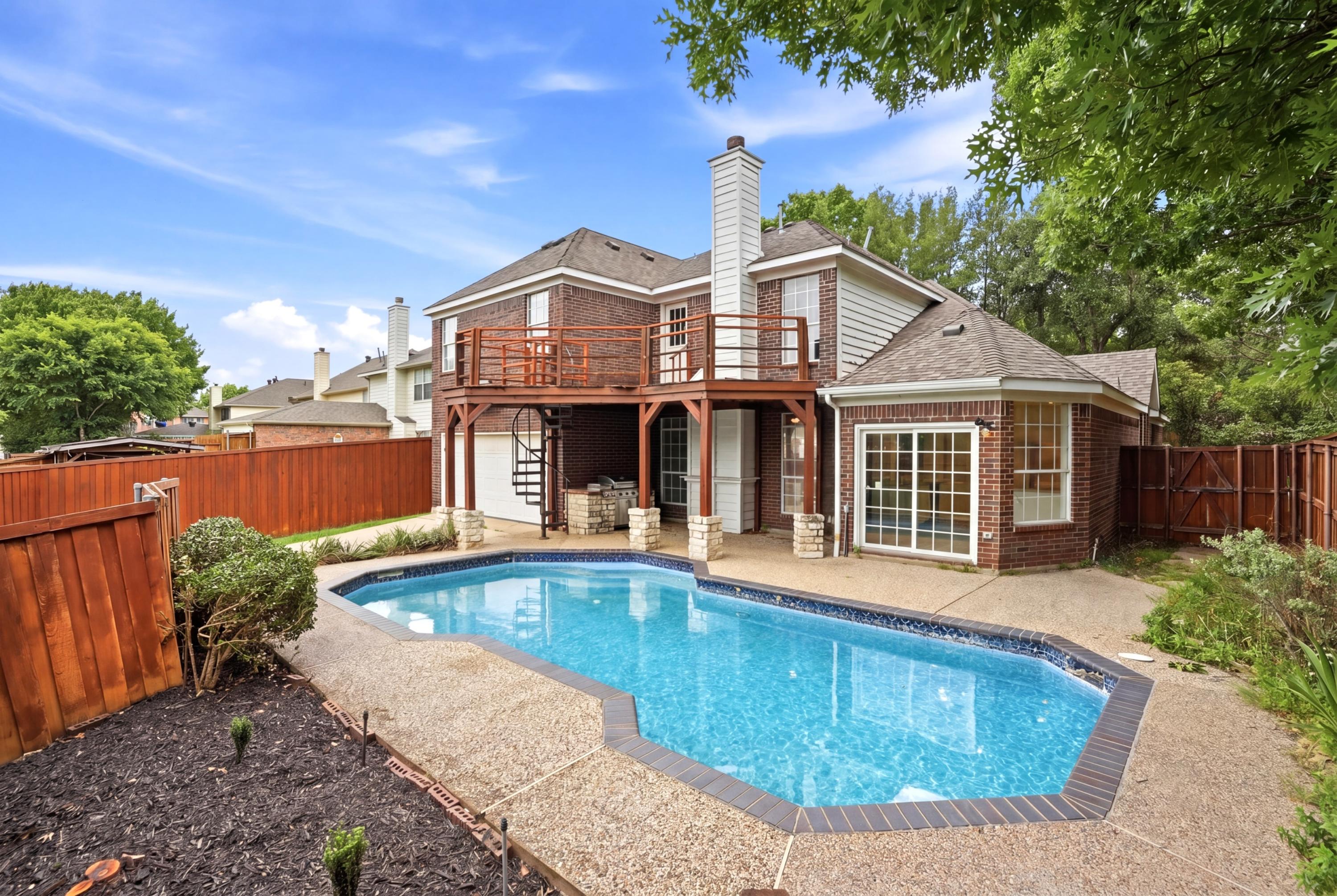  5/2.2 Home with Pool in Plano - 物件實景