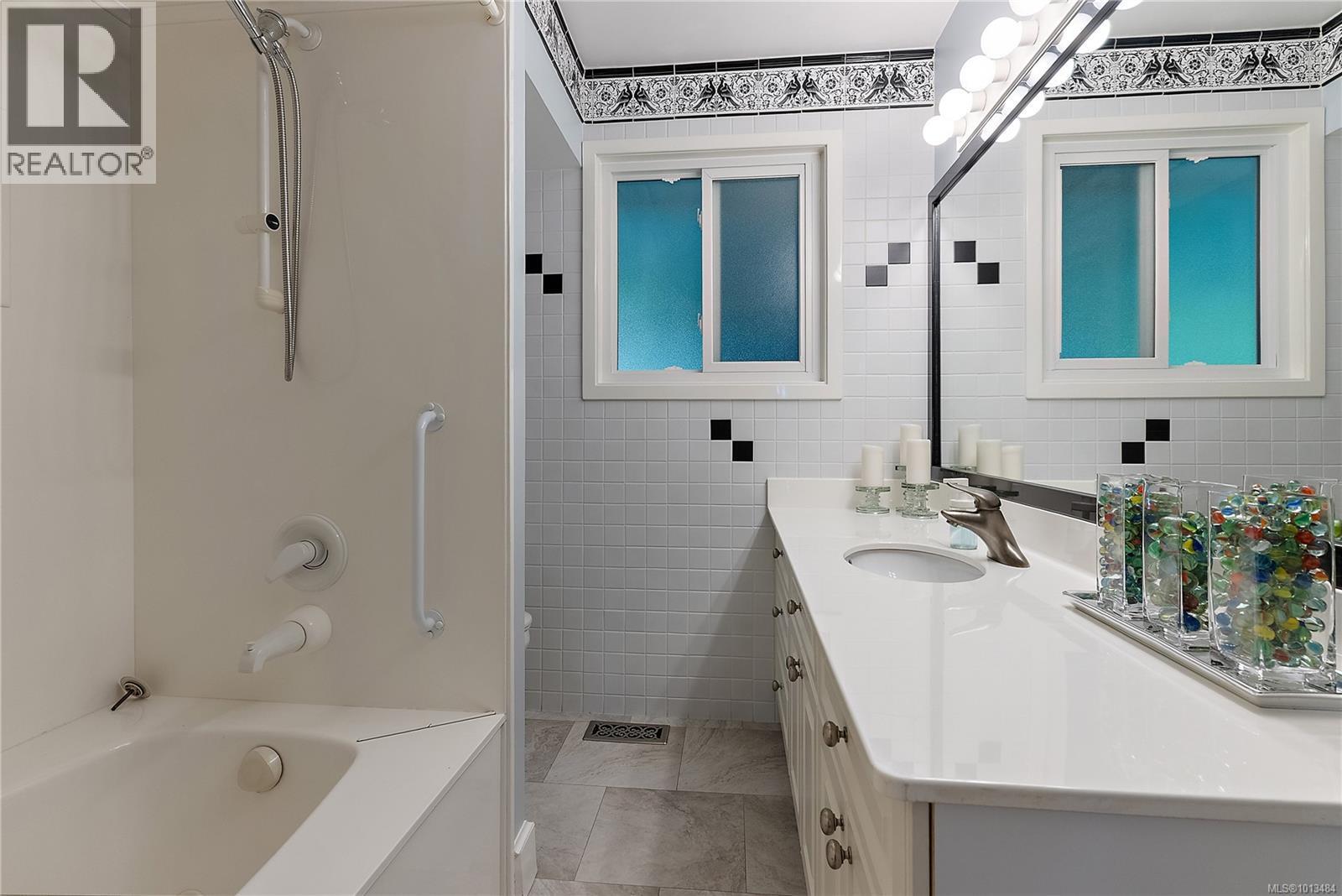 NORTH SAANICH, British Columbia, V8L 5J4, CA, 5 Bedrooms Bedrooms, ,3 BathroomsBathrooms,Residential,For Sale,1949643