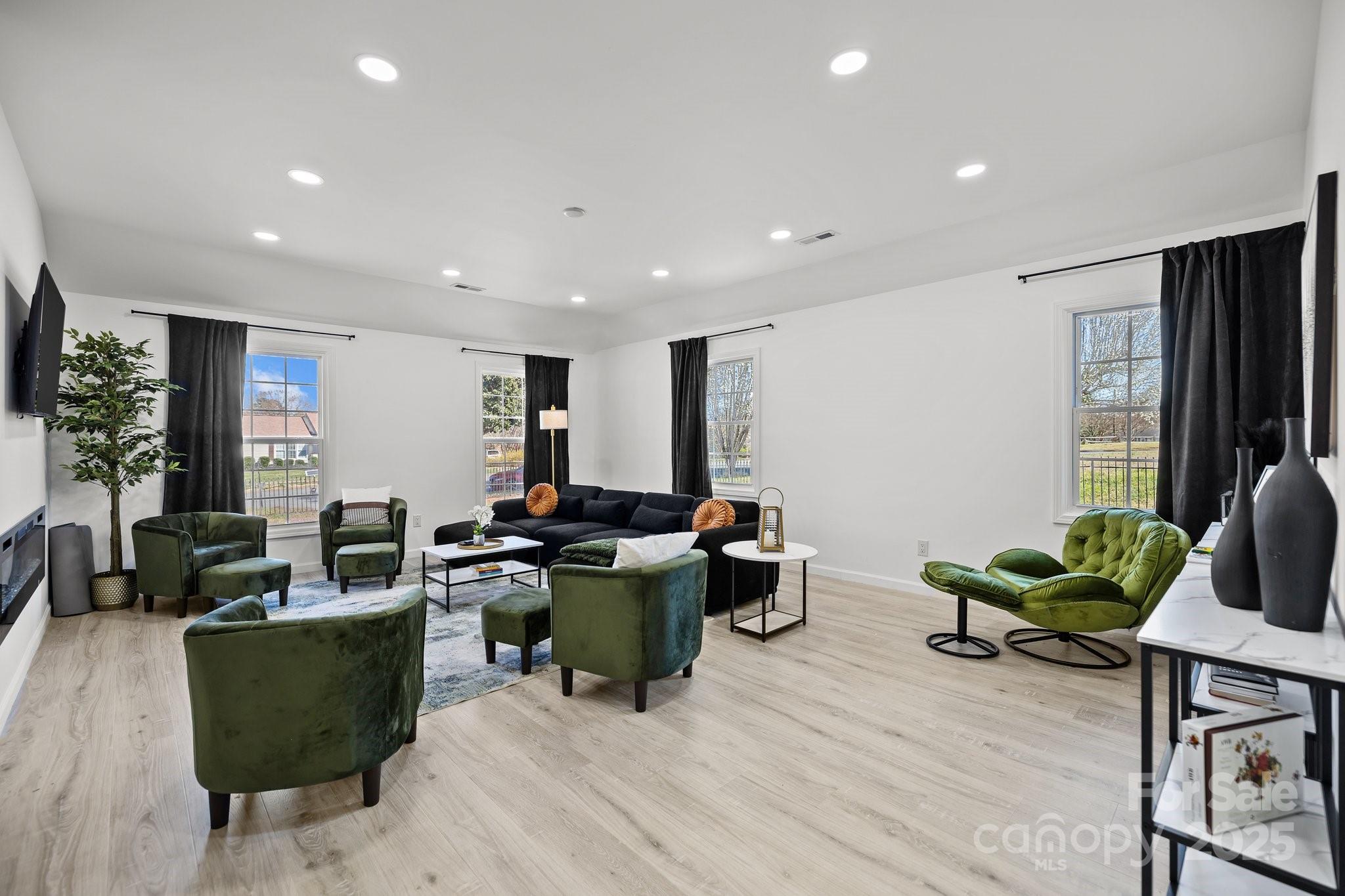 Matthews, North Carolina, 28105, United States, 5 Bedrooms Bedrooms, ,4 BathroomsBathrooms,Residential,For Sale,2003346