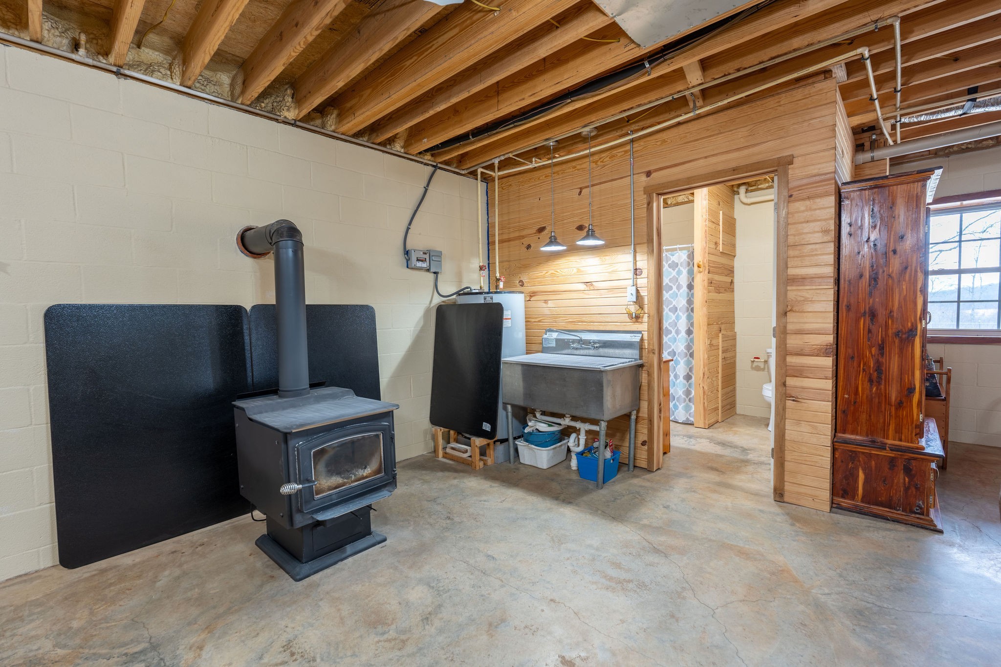 Nunnelly, Tennessee, 37137, United States, 2 Bedrooms Bedrooms, ,2 BathroomsBathrooms,Residential,For Sale,1917698
