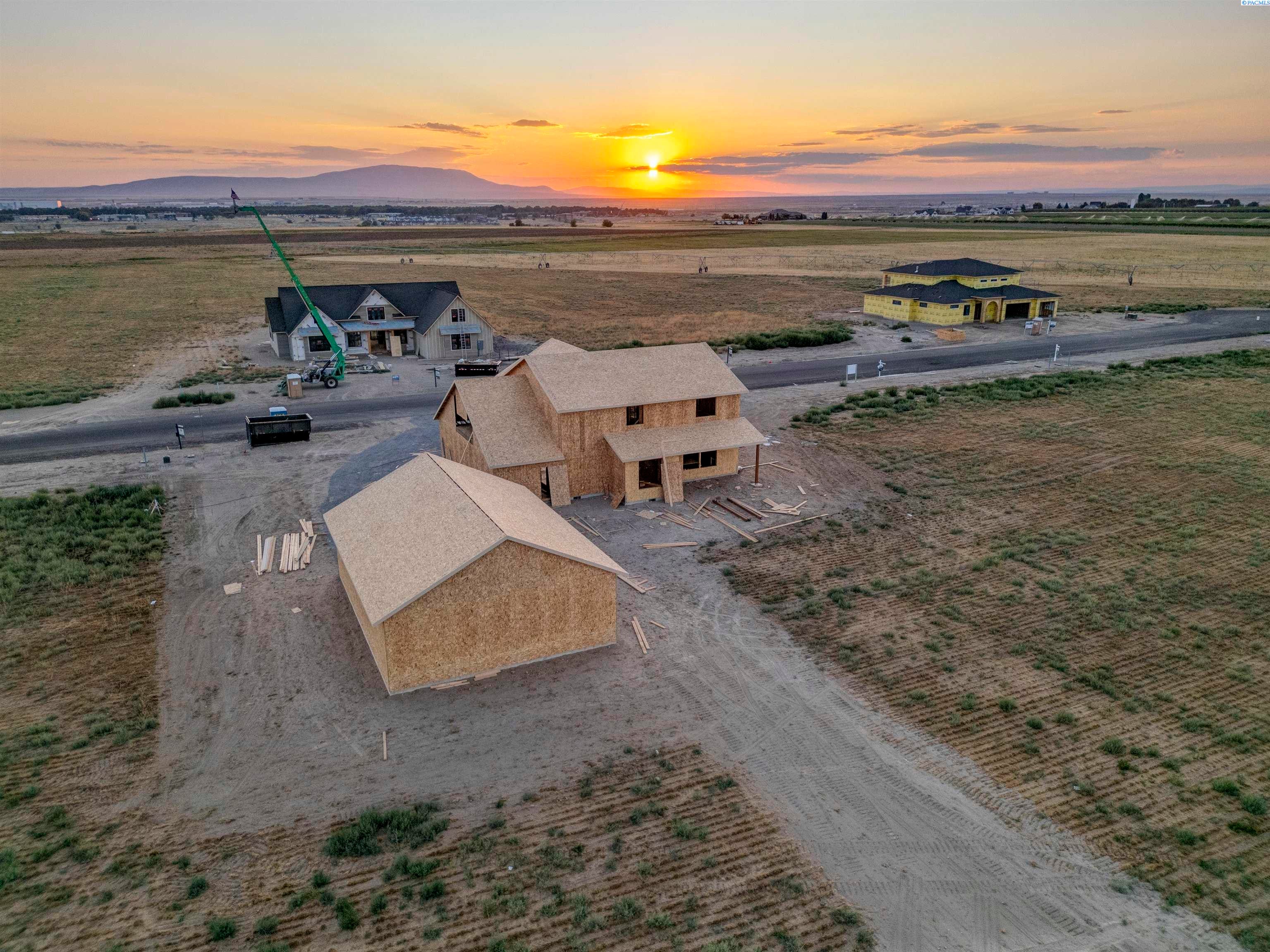 Pasco, Washington, 99301, United States, 4 Bedrooms Bedrooms, ,3 BathroomsBathrooms,Residential,For Sale,1900803