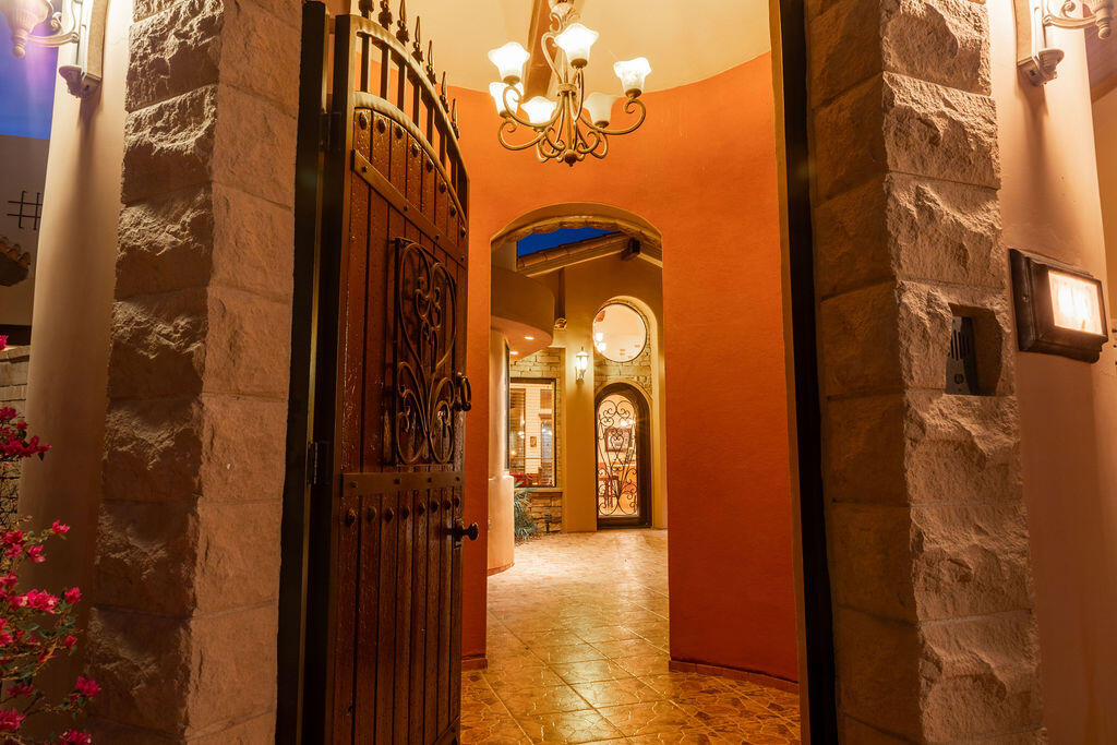 La Quinta, California, 92253, United States, 4 Bedrooms Bedrooms, ,4 BathroomsBathrooms,Residential,For Sale,1992034