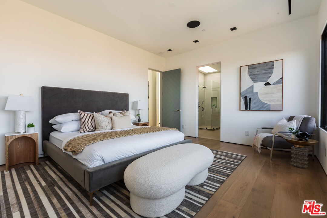 Beverly Hills, California, 90210, United States, 6 Bedrooms Bedrooms, ,6 BathroomsBathrooms,Residential,For Sale,1692711