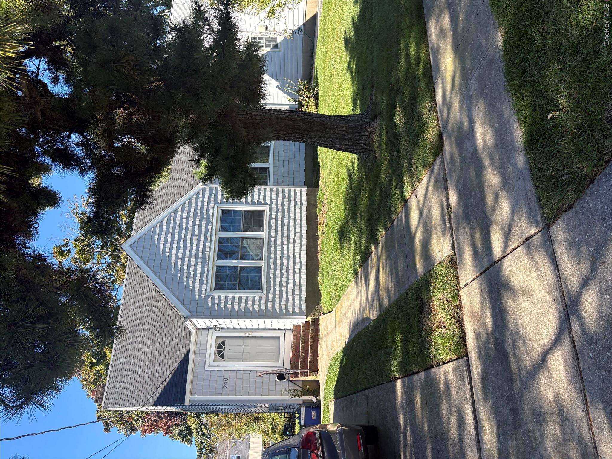 Roosevelt Ave, Freeport, NY 11520