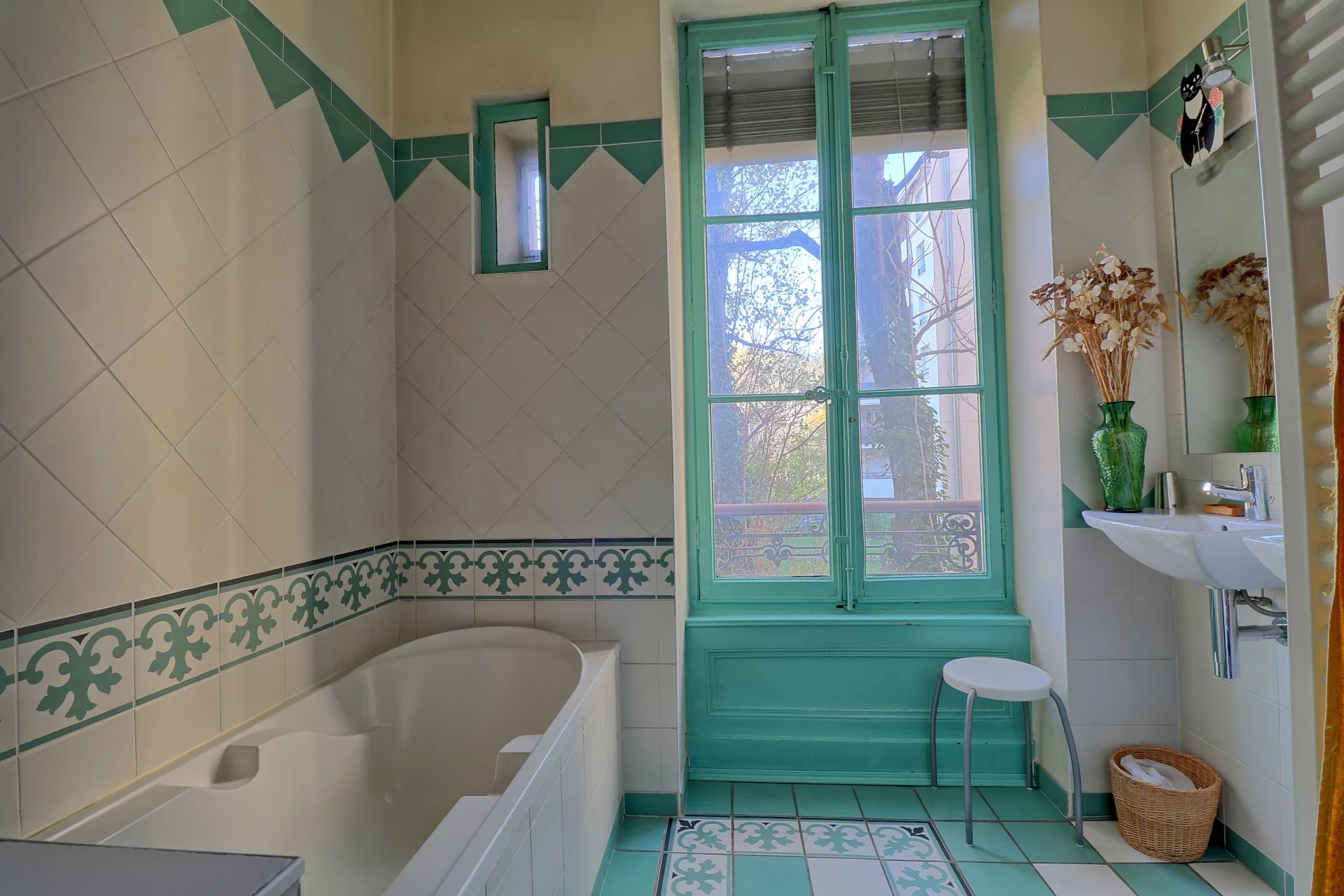 Lyon 4ème, Auvergne-Rhône-Alpes, 69004, FR, 4 Bedrooms Bedrooms, ,1 BathroomBathrooms,Residential,For Sale,2003145