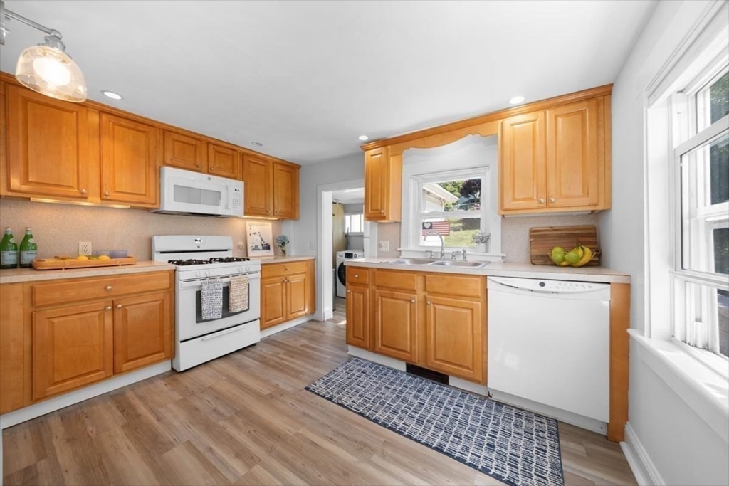 Hull, Massachusetts, 02045, United States, 4 Bedrooms Bedrooms, ,1 BathroomBathrooms,Residential,For Sale,1919766