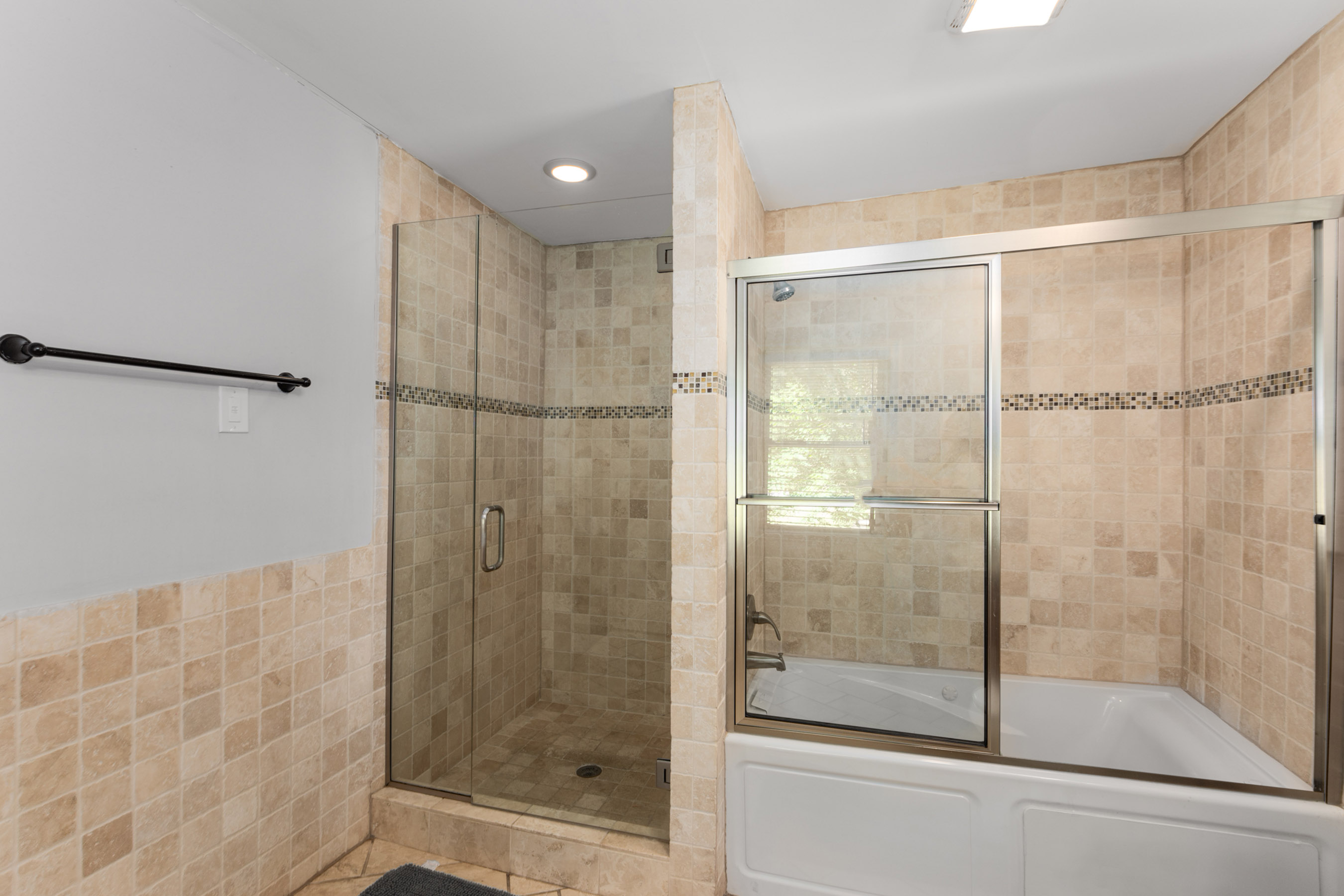  Beautifully Updated Four Bedroom Home on a Peaceful Cul-de-sac - 物件實景