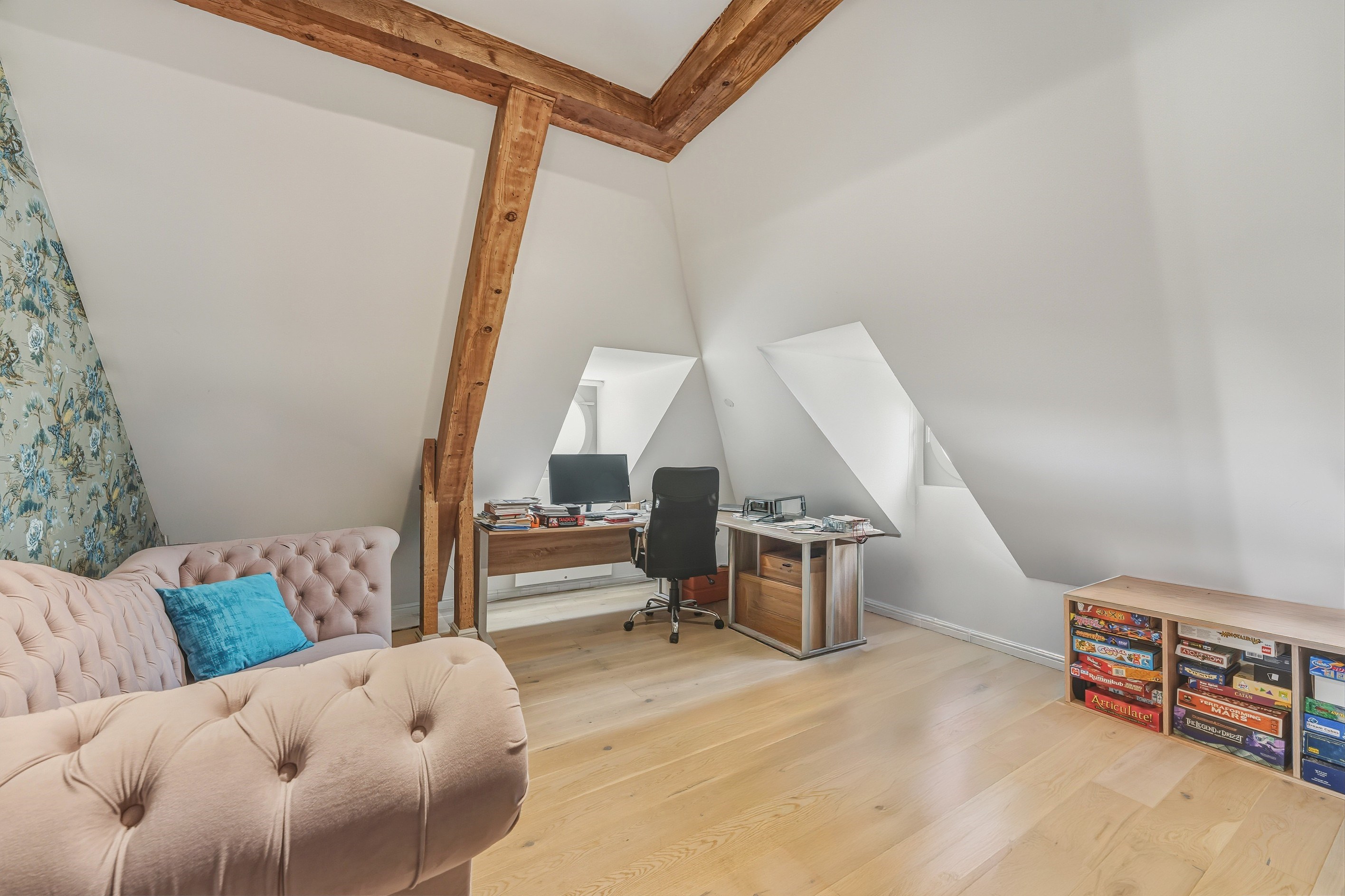  A splendid residence nestled inside the historic Château de Chevry - 物件實景