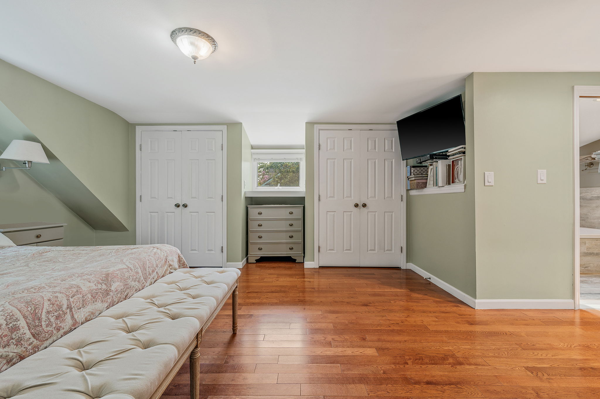 Babylon, New York, 11702, United States, 4 Bedrooms Bedrooms, ,2 BathroomsBathrooms,Residential,For Sale,1905620