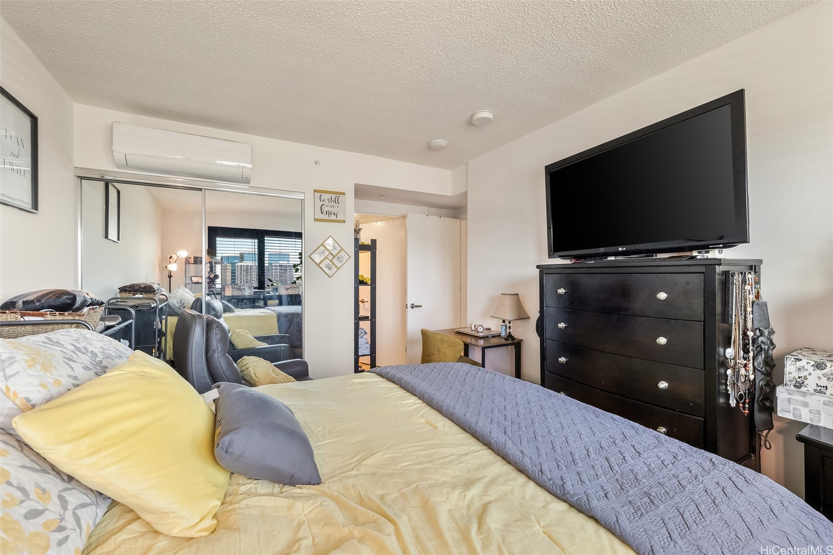 Honolulu, Hawaii, 96813, United States, 2 Bedrooms Bedrooms, ,2 BathroomsBathrooms,Residential,For Sale,1988310