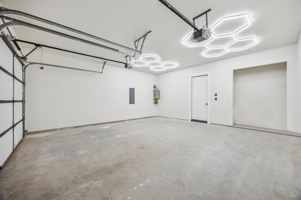 Dallas, Texas, 75211, United States, 4 Bedrooms Bedrooms, ,3 BathroomsBathrooms,Residential,For Sale,1988260