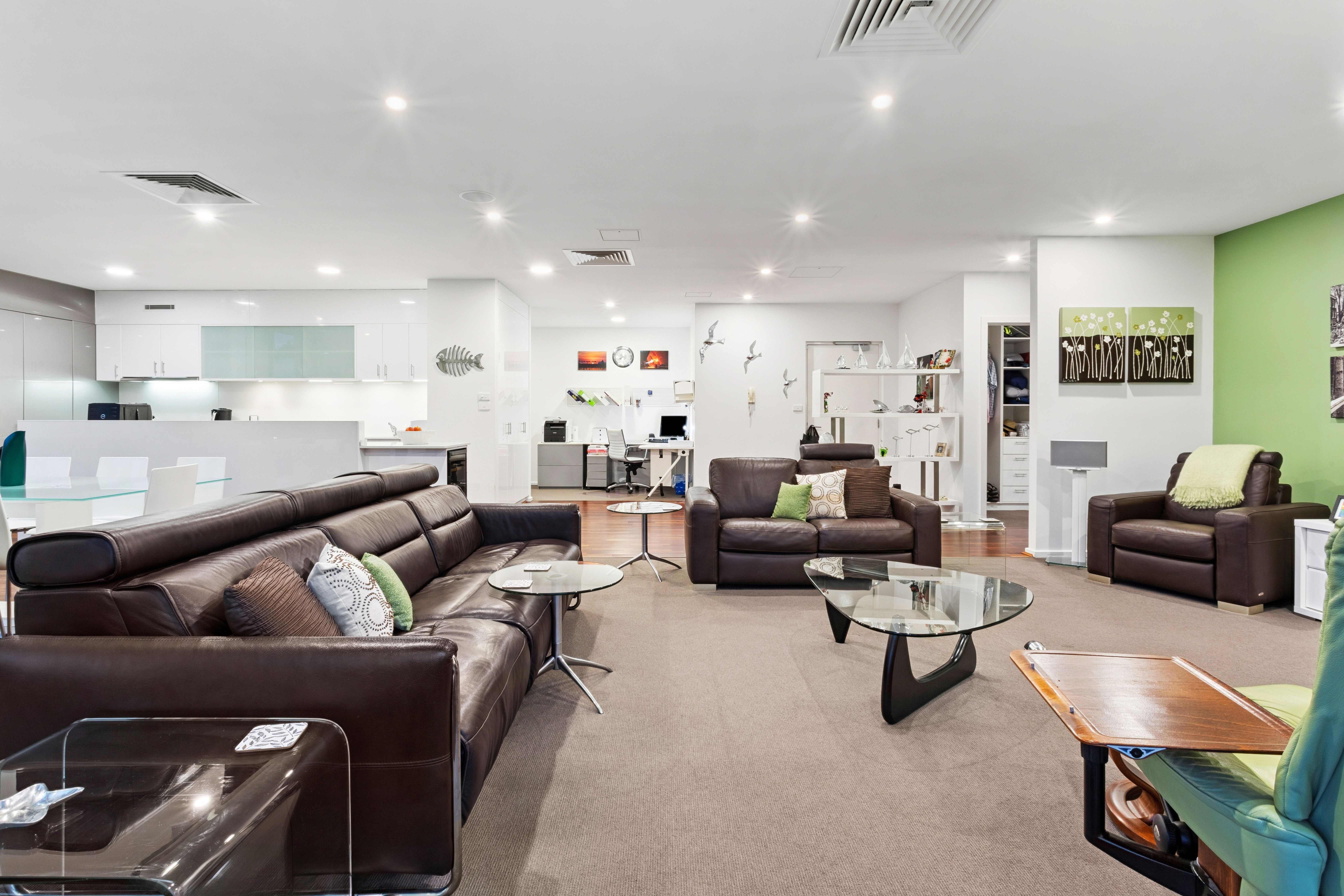  A Penthouse Defined by Space, Light and Outdoor Living - 物件實景