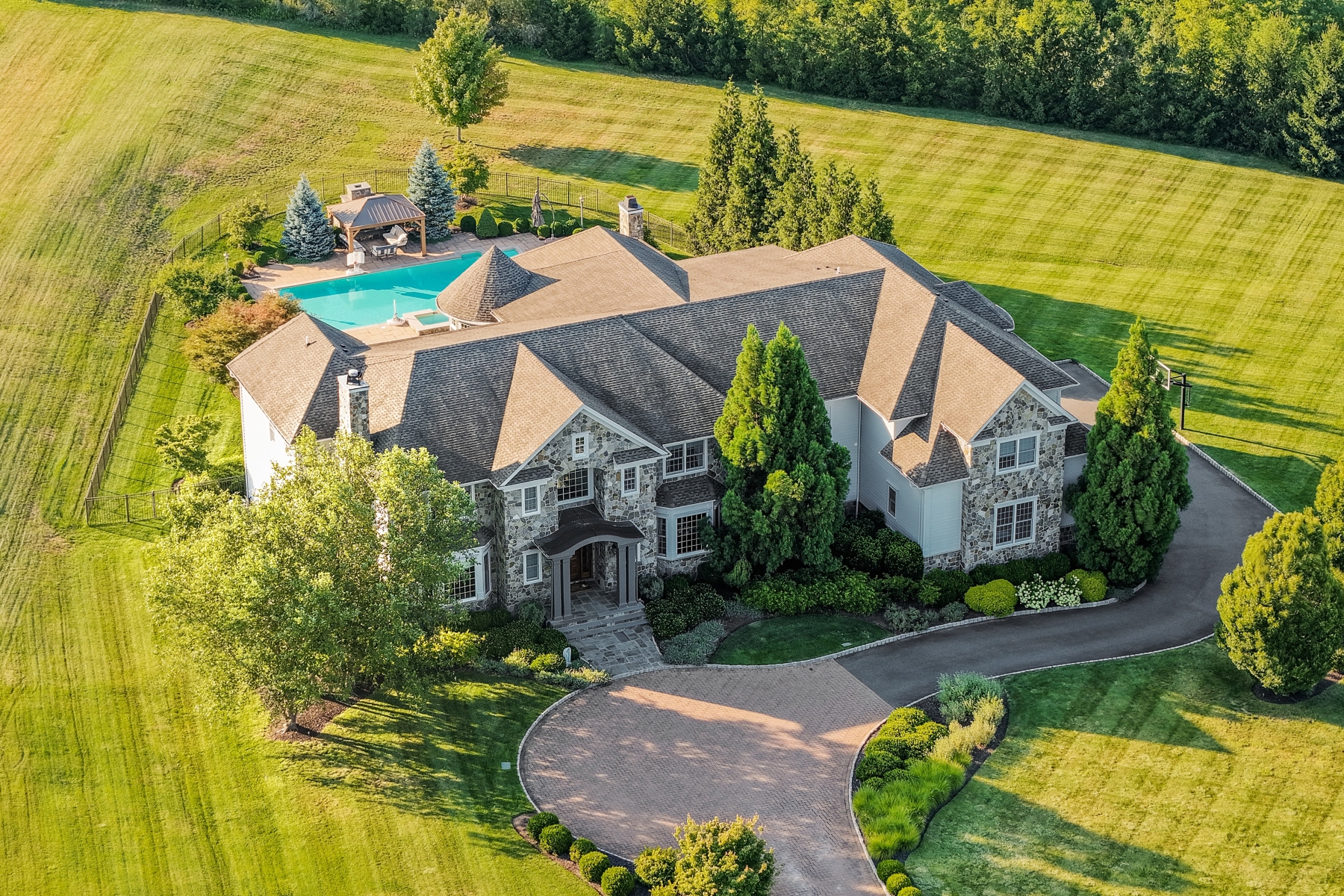  ?River Edge Estates? Timeless Elegance Meets Luxurious Modern Living - 物件實景
