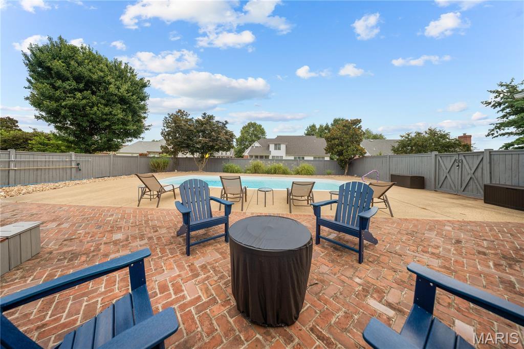 Sikeston, Missouri, 63801, United States, 3 Bedrooms Bedrooms, ,4 BathroomsBathrooms,Residential,For Sale,1927831