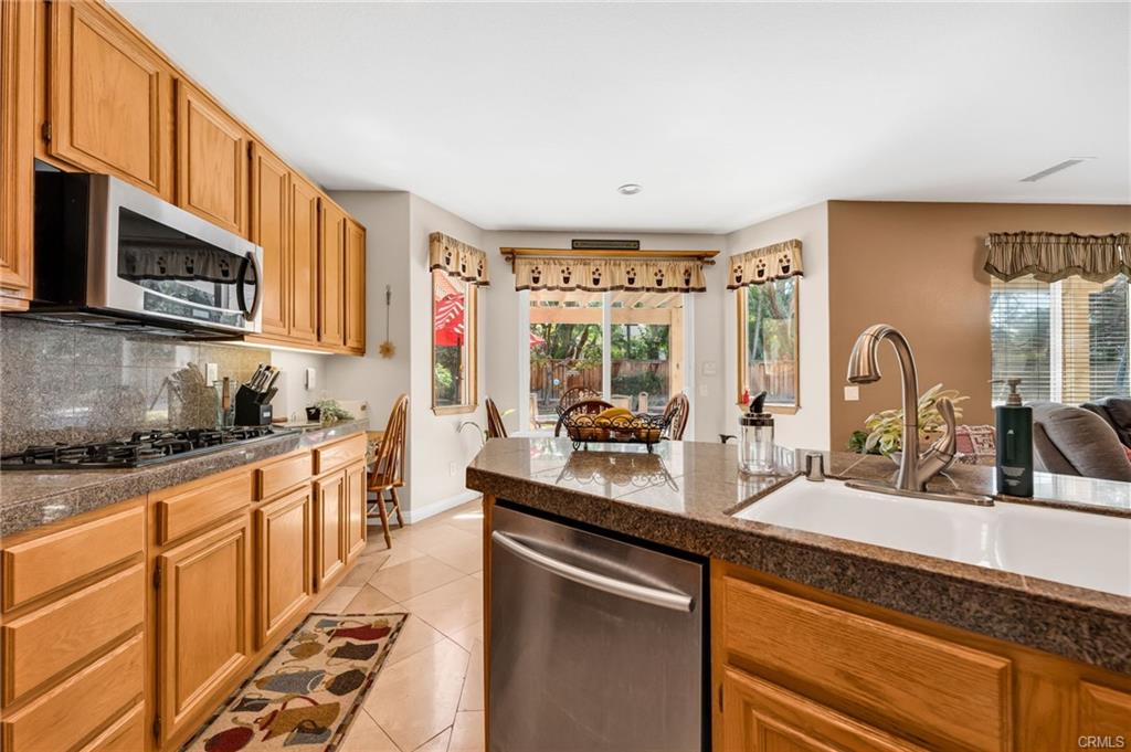 Eastvale, California, 92880, United States, 4 Bedrooms Bedrooms, ,3 BathroomsBathrooms,Residential,For Sale,1914327