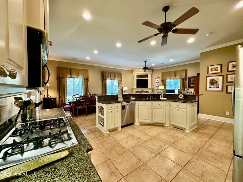 Clinton, Mississippi, 39056, United States, 5 Bedrooms Bedrooms, ,3 BathroomsBathrooms,Residential,For Sale,1904228