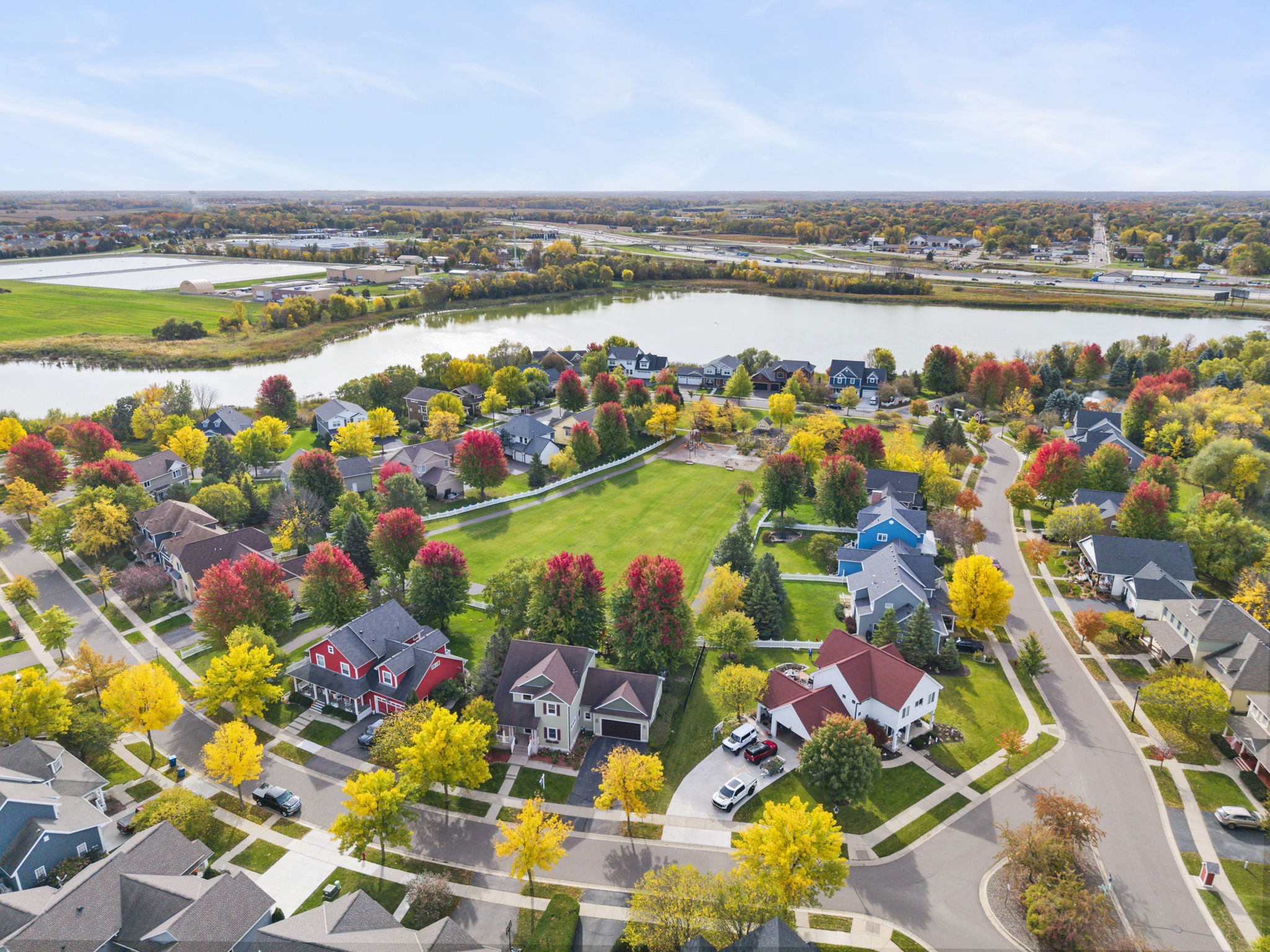  Contemporary Farmhouse Charm in Coveted Towne Lakes - 物件實景