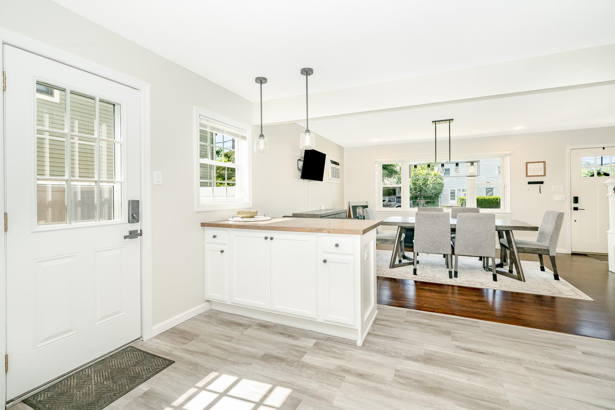 West Babylon, New York, 11704, United States, 3 Bedrooms Bedrooms, ,2 BathroomsBathrooms,Residential,For Sale,1887833