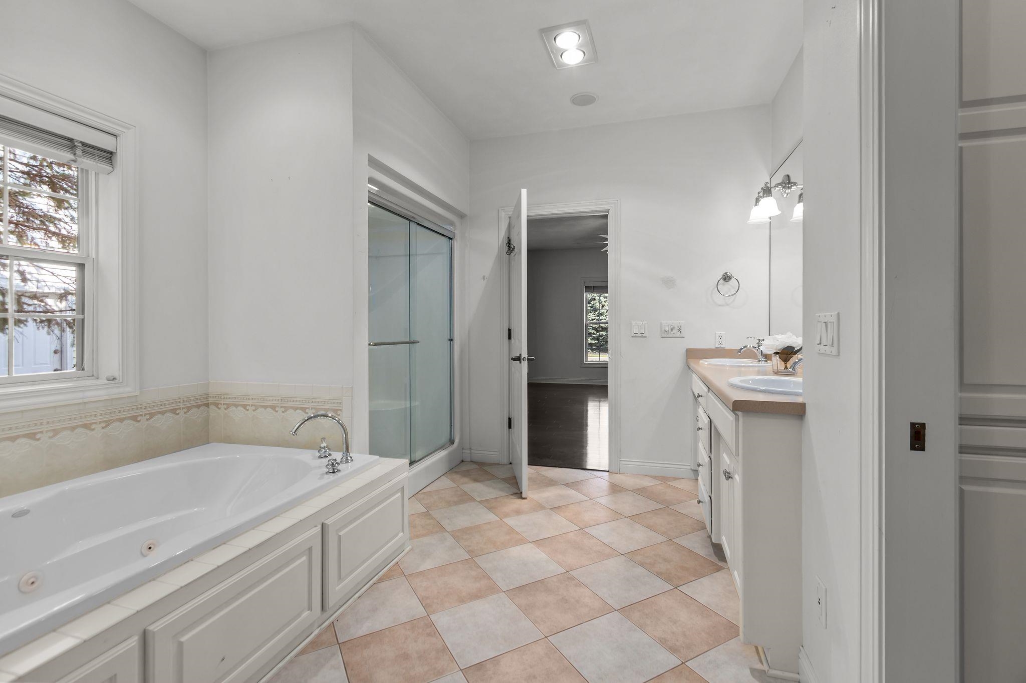 NEENAH, Wisconsin, 54956, United States, 4 Bedrooms Bedrooms, ,4 BathroomsBathrooms,Residential,For Sale,1955274