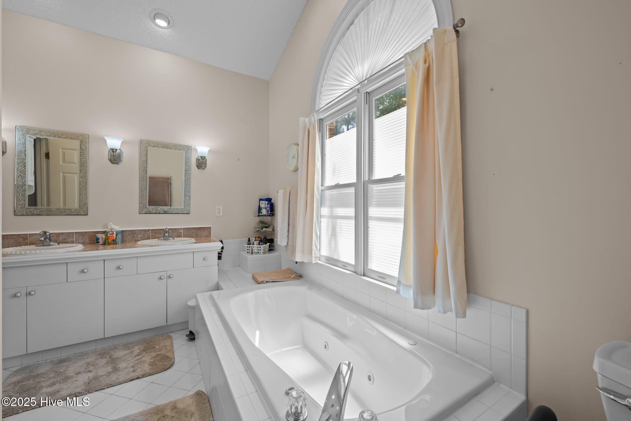 New Bern, North Carolina, 28560, United States, 4 Bedrooms Bedrooms, ,3 BathroomsBathrooms,Residential,For Sale,1946891