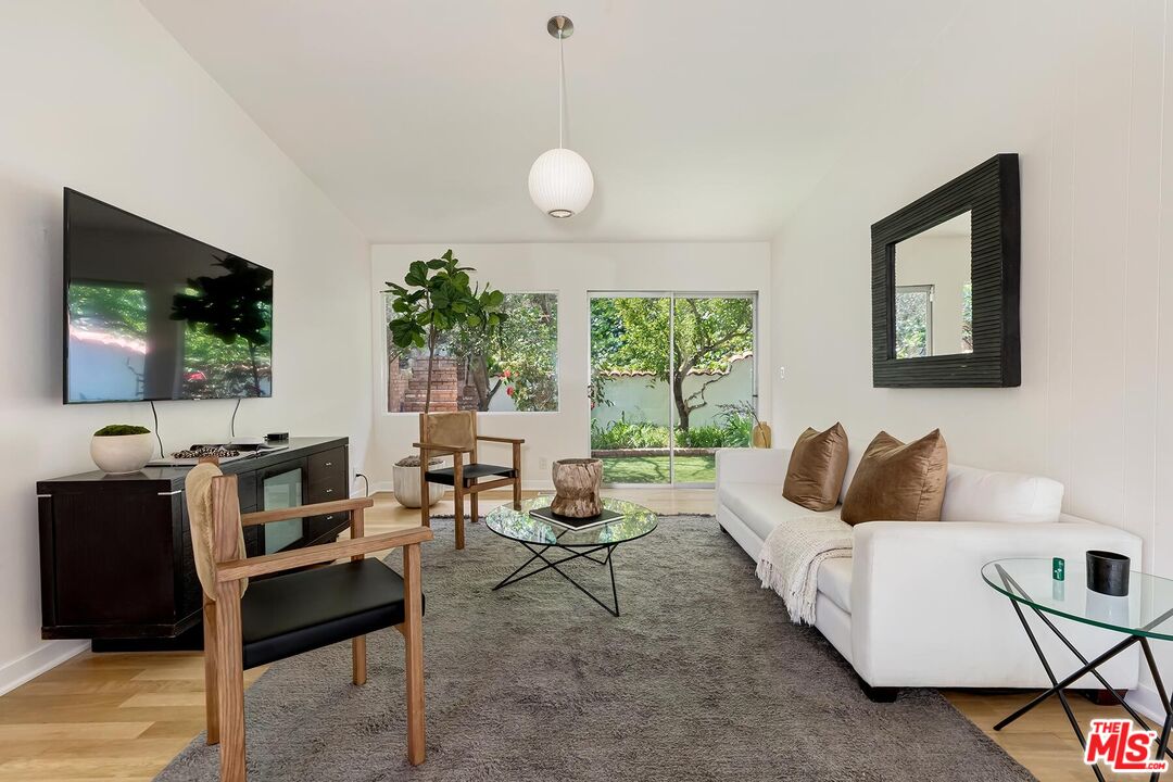 2275 Betty Ln, Beverly Hills, California, 90210, United States, 3 Bedrooms Bedrooms, ,3 BathroomsBathrooms,Residential,For Sale,2275 Betty Ln,1498020