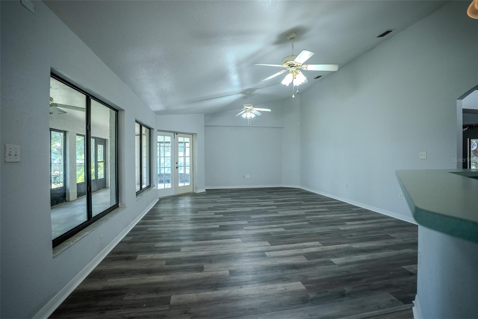LADY LAKE, Florida, 32159, United States, 5 Bedrooms Bedrooms, ,3 BathroomsBathrooms,Residential,For Sale,1850305