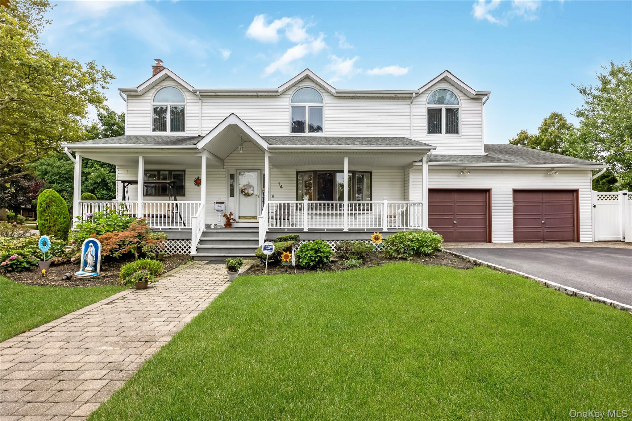 Arthur St, Farmingdale, NY 11735