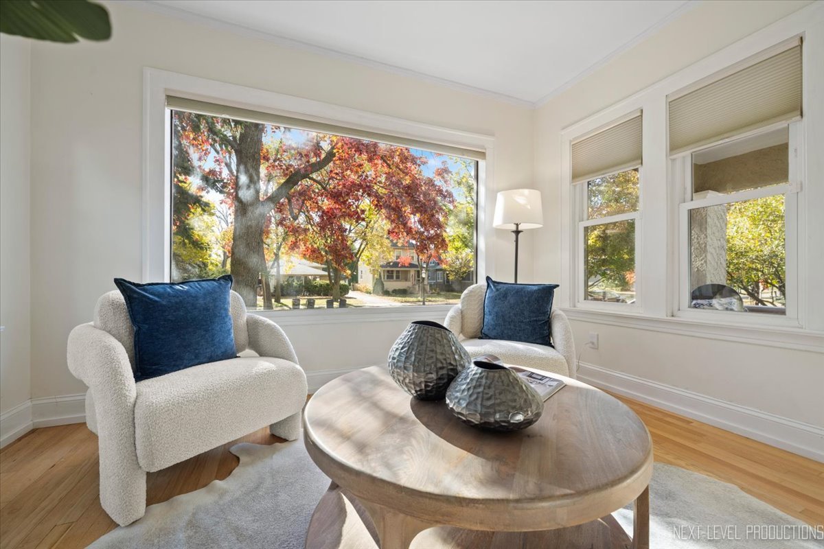 Riverside, Illinois, 60546, United States, 3 Bedrooms Bedrooms, ,3 BathroomsBathrooms,Residential,For Sale,1988558