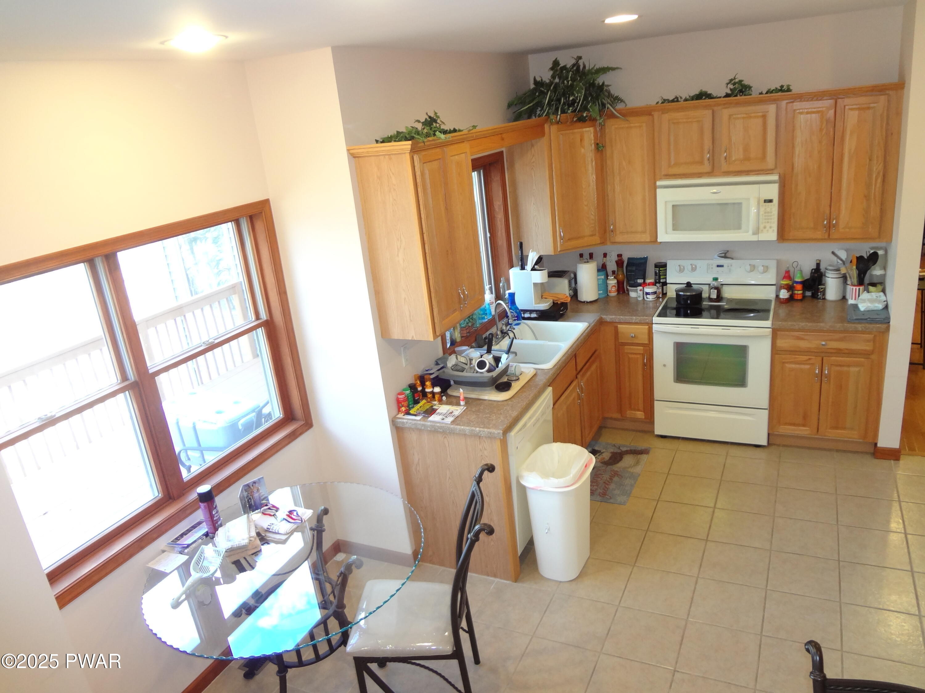 Hawley, Pennsylvania, 18428, United States, 4 Bedrooms Bedrooms, ,3 BathroomsBathrooms,Residential,For Sale,1983271